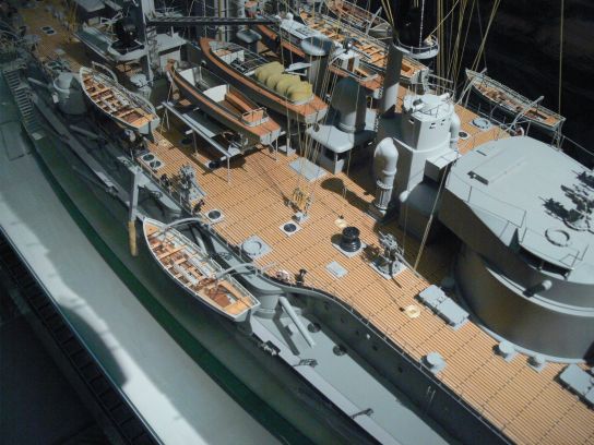 51. Zmenšený model válečné lodi
