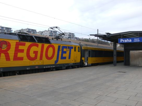 1. Žlutý vlak z Prahy
