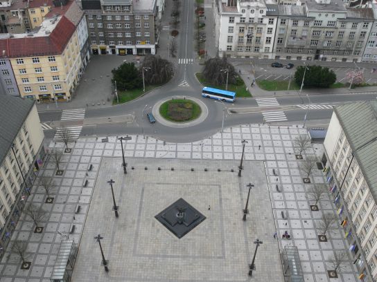 20. Výhled z věže na náměstí

