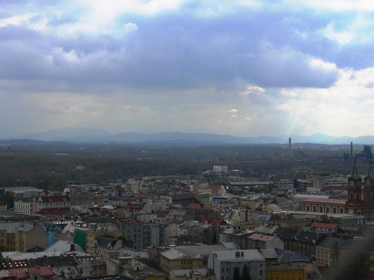 21. Výhled z věže na hory

