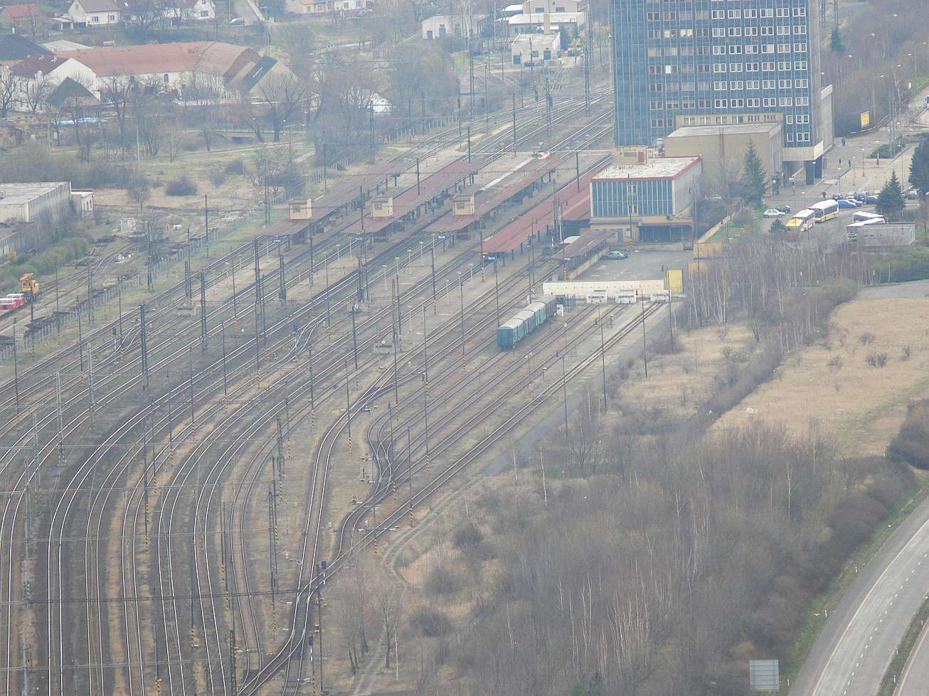 Pohled z Hněvína na  mostecké nádraží