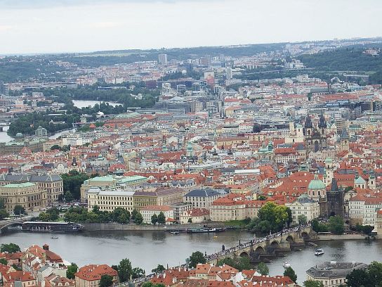 20. Pohled na Prahu s Karlovým mostem
