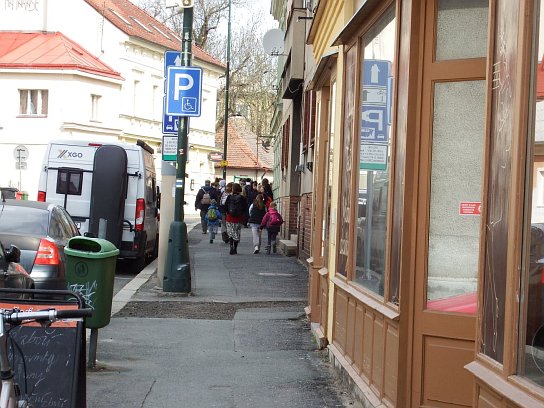 1. Přesun ke kavárně
1. Přesun ke kavárně