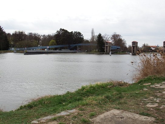 16. U řeky
16. U řeky