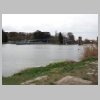 16. U řeky

