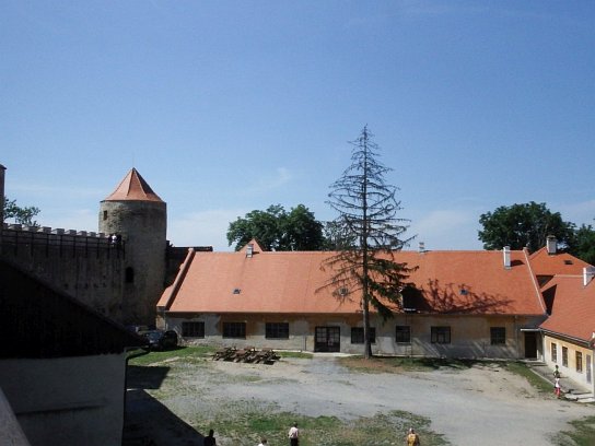 24. Hradní nádvoří
24. Hradní nádvoří