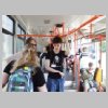 31. V tramvaji (šalině).
