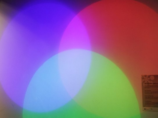 7. Skládání světla – RGB
