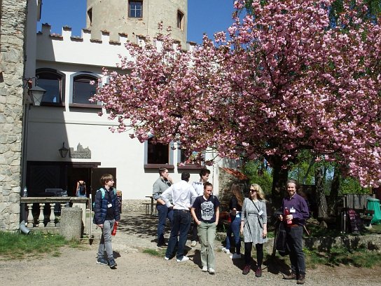 15. U občerstvení na Doubravce
