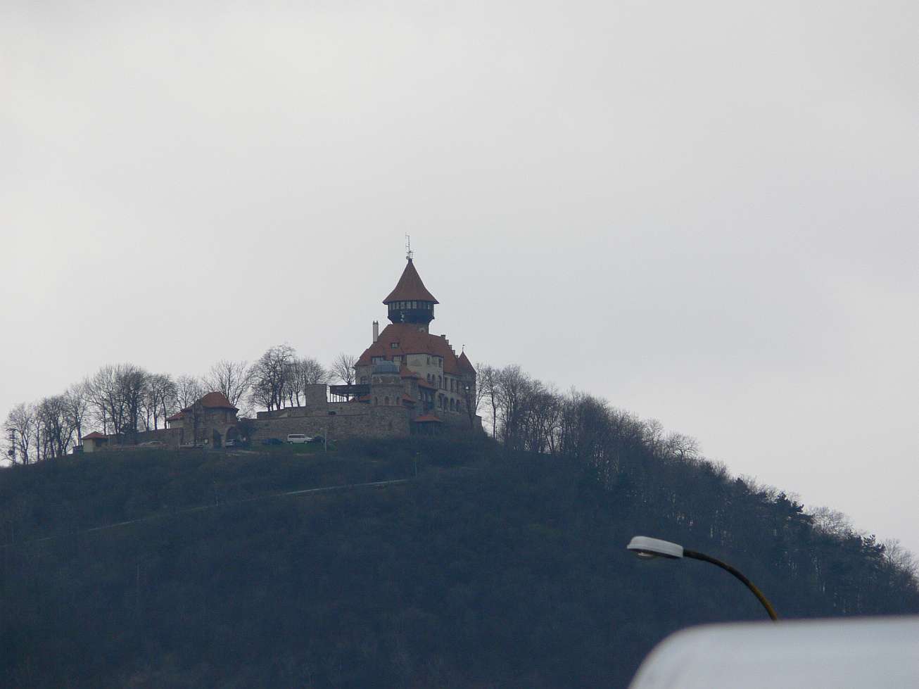 Hněvín od nádraží