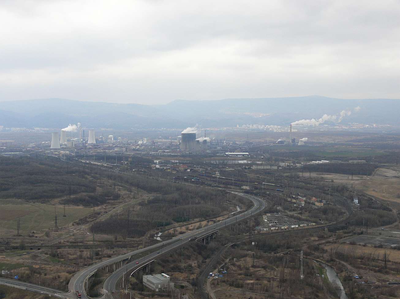 Pohled z Hněvína na Stalinovy závody