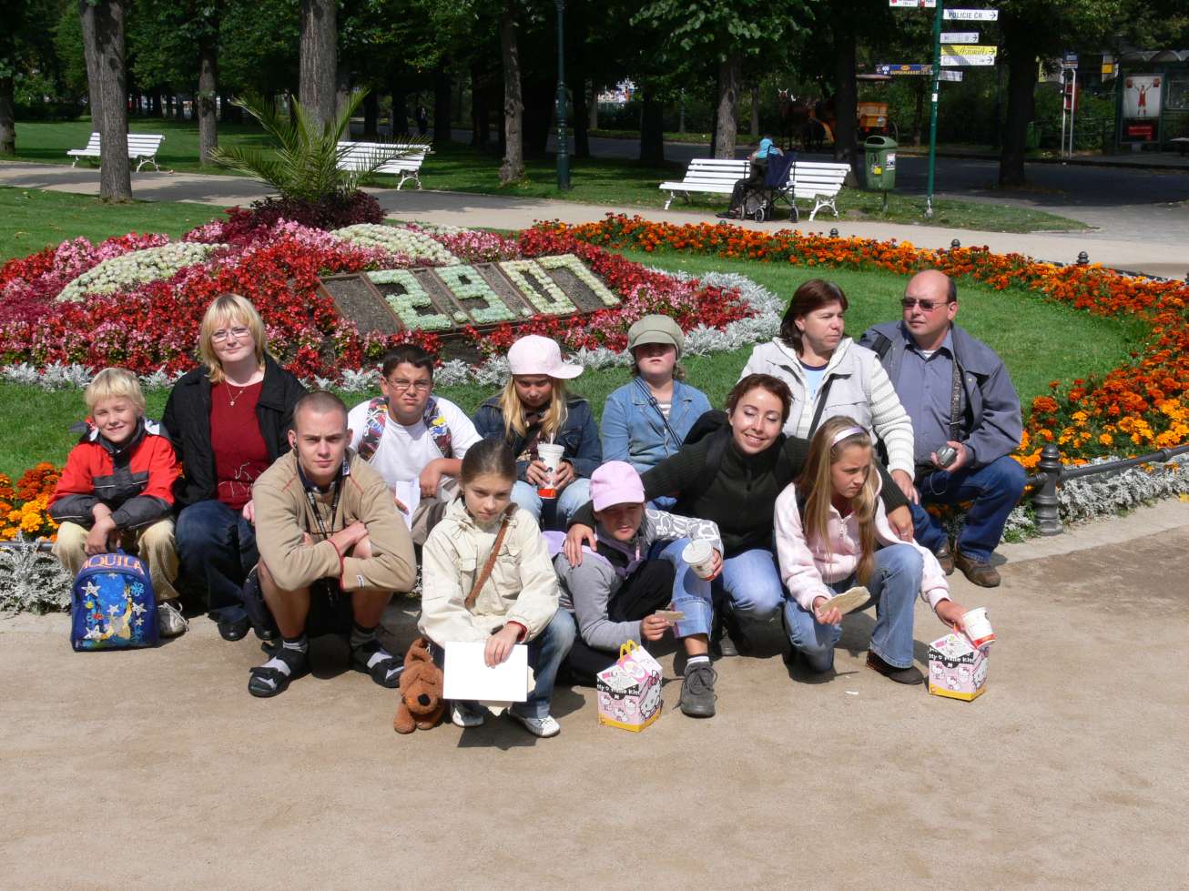 Fotka s květinovou datumovkou