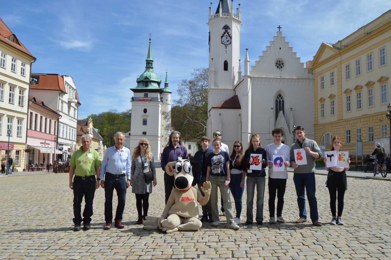 11. Skupinové foto. 
