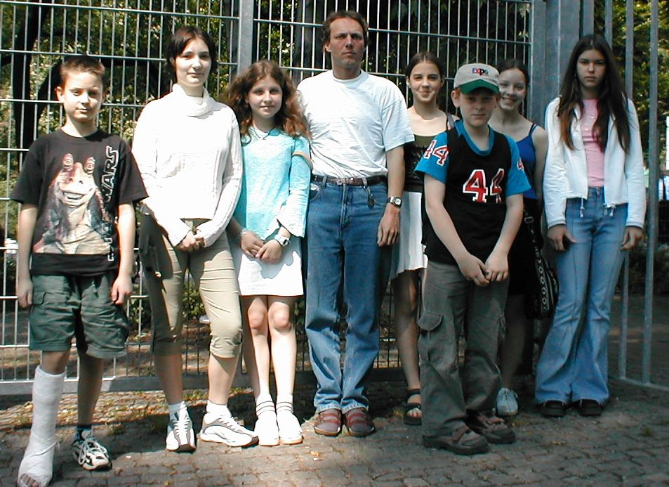 Sešli jsme se před provizorním vchodem do ZOO